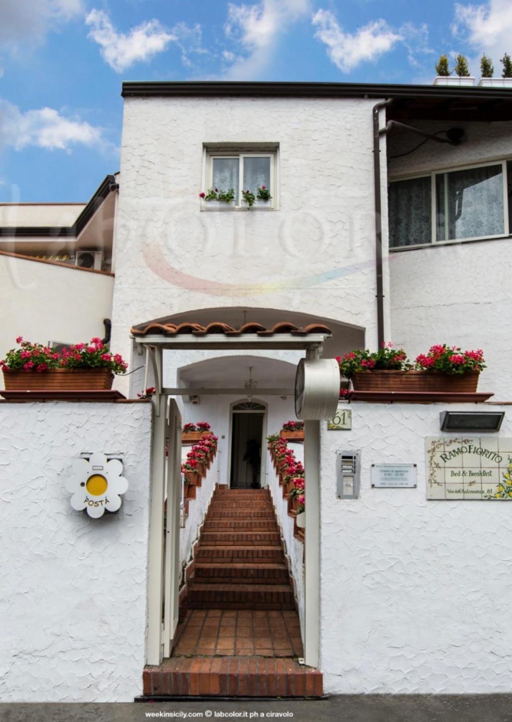 Bed and Breakfast Ramo Fiorito Sant'Agata Li Battiati Esterno foto